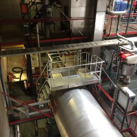 Plateforme d'enjambement avec trappe